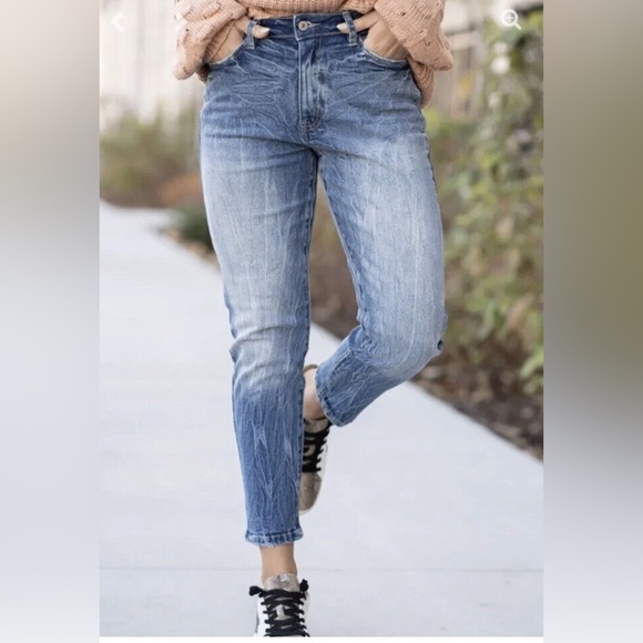 NWT Kancan Relaxed Fit High Rise Mom Jean Size 24 - Picture 1 of 10